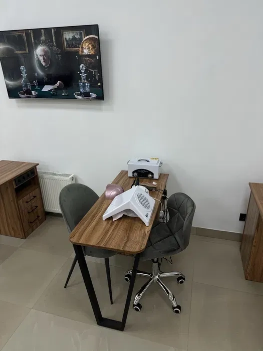 Місце майстра манікюру, педикюру, бровиста, візажиста, уклад