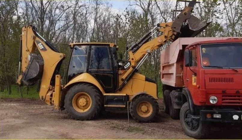 Екскаватор Дніпро. Услуги экскаватора. Погрузка мусора