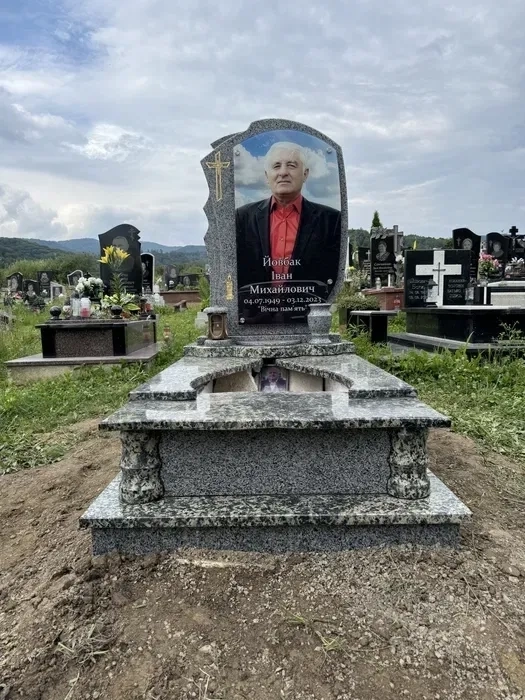 Пам'ятники від виробника виставка Висока Якість Гарантія