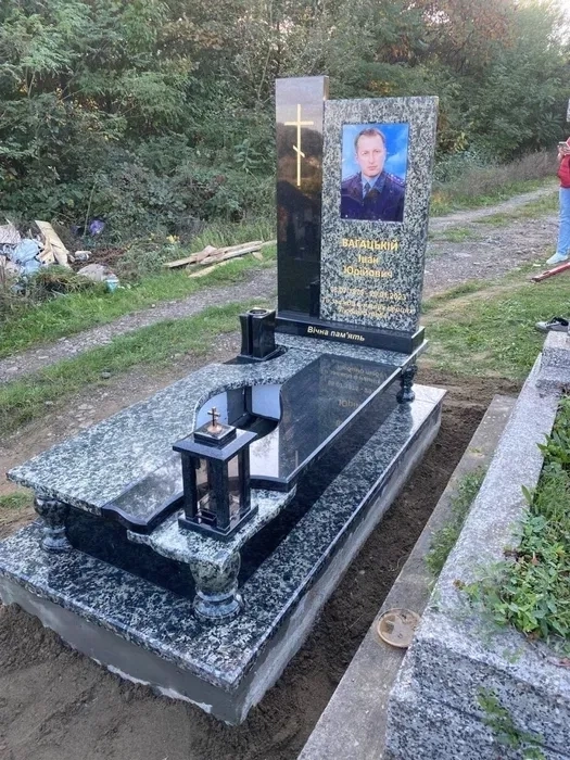 Пам'ятники від виробника виставка Висока Якість Гарантія