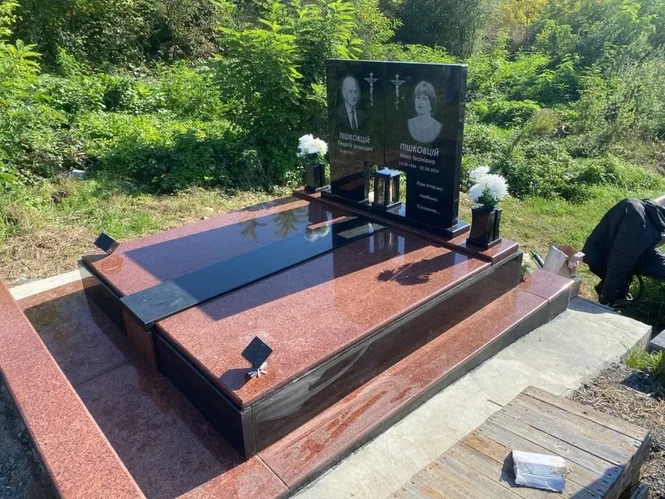 Пам'ятники від виробника виставка Висока Якість Гарантія