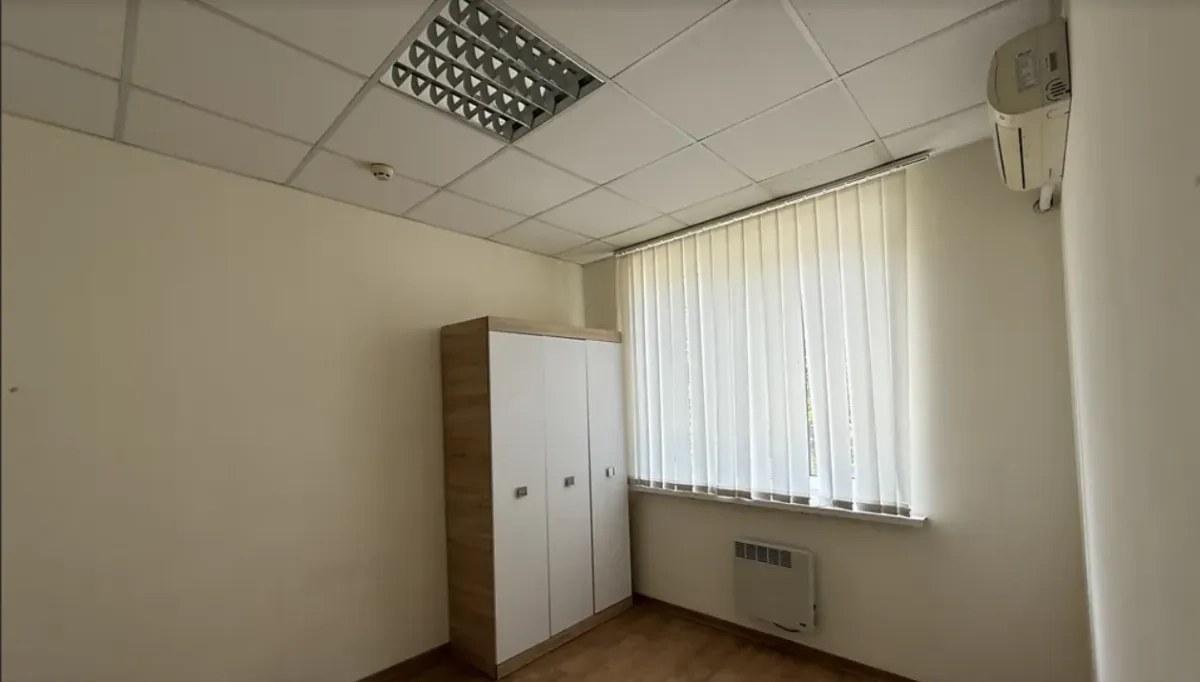 Спеціальне приміщення на просп. Хмельницького Богдана 139, площа 420 кв.м