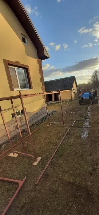 Будівельне риштування для висотних робіт