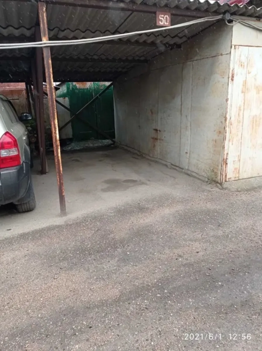 Крите місце на стоянці: охорона, зручний заїзд