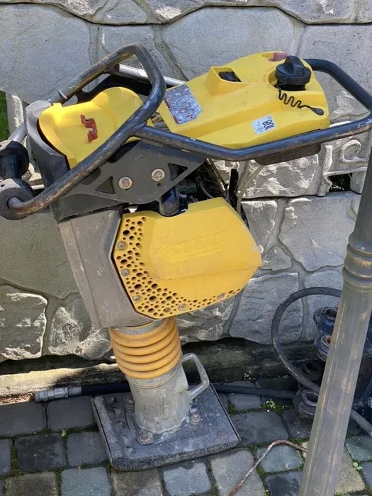 Вібронога вібропята трамбовка вібротрамбовка з оператором