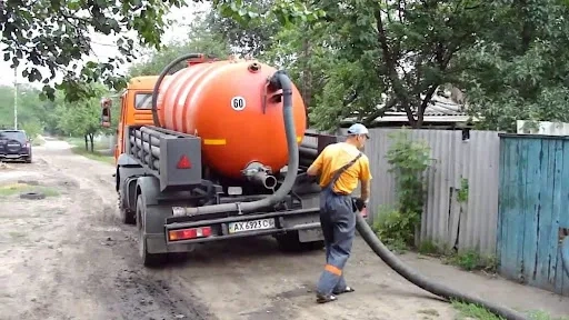 Асенізатор: швидка викачка нечистот