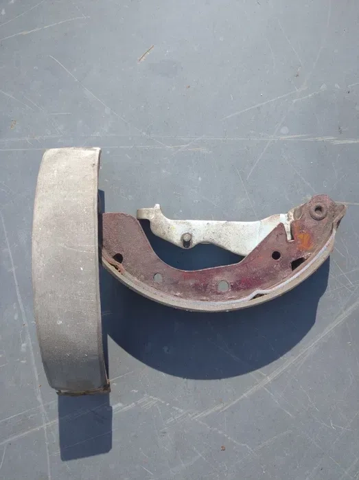 Реставрація гальмівних колодок, проточка дисків і барабанів