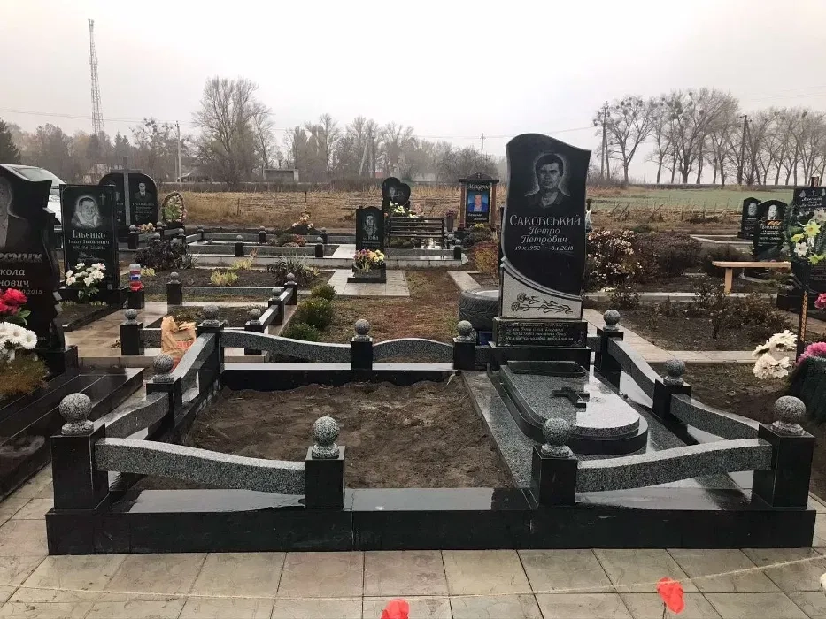 Пам'ятники з Граніту — Виготовлення та Встановлення (Власне Виробництво)