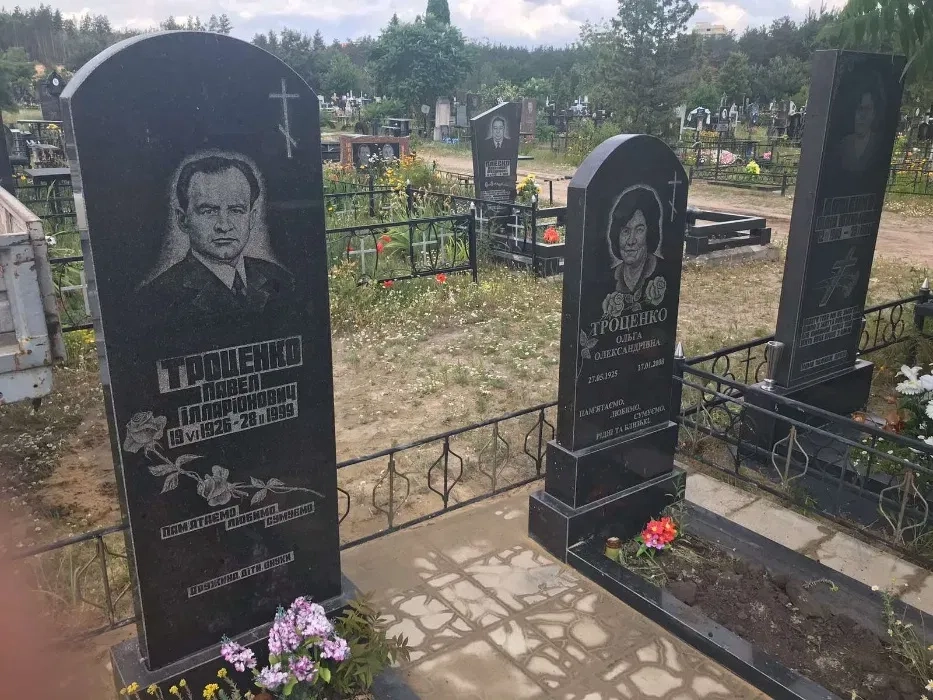 Пам'ятники з Граніту — Виготовлення та Встановлення (Власне Виробництво)