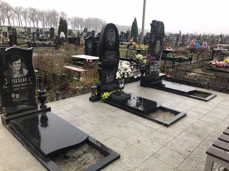 Пам'ятники з Граніту — Виготовлення та Встановлення (Власне Виробництво)