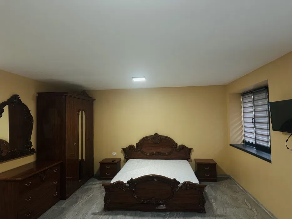 Житло подобово погодинно 2 кімнати 1 поверх квартира апартамент