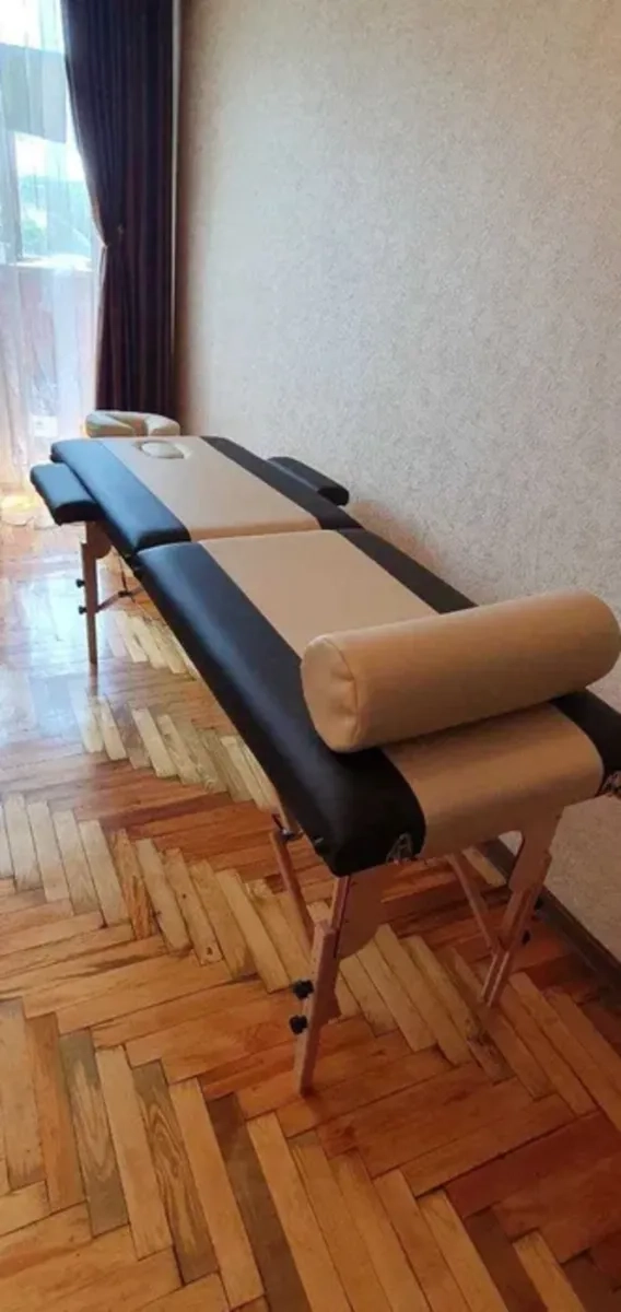 Професійний масажний стіл для мануальної терапії та реабілітації