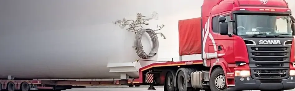 Бензовоз (паливозаправник)-перевезення пального.