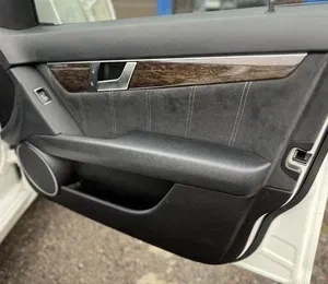 Перетяжка салону мікроавтобуса та легкових авто 450 грн.