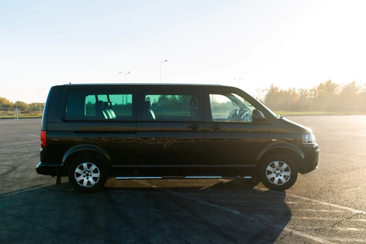 Мінівен Volkswagen Caravelle 2012 р - 8 пасажирських місць