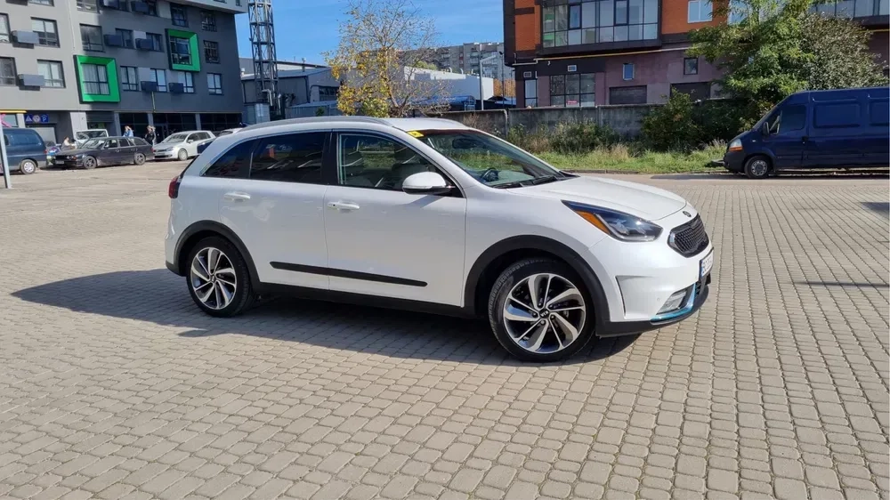 Пасажирські перевезення таксі трансфер KIA Niro EV 2022 рік