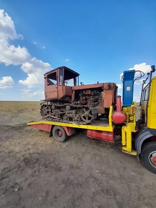 Спеціалізована доставка маніпулятором: Швидке та акуратне перевезення промислового обладнання та великих конструкцій.