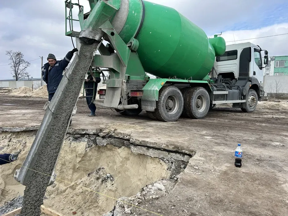 Бетоновоз (миксер) обʼємом 9 м3