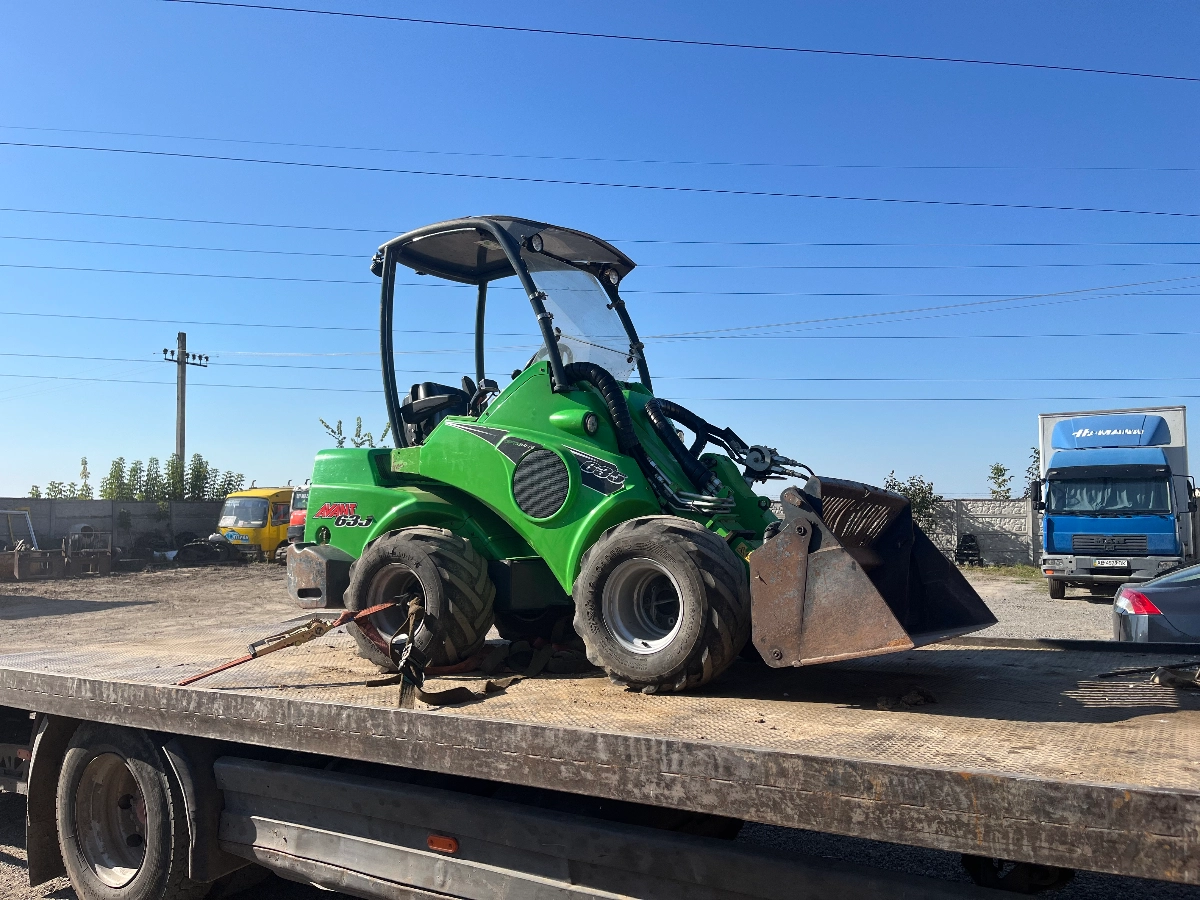 Міні телескопічний навантажувач