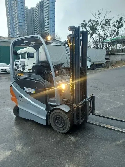 Навантажувач Річтрак вилковий .