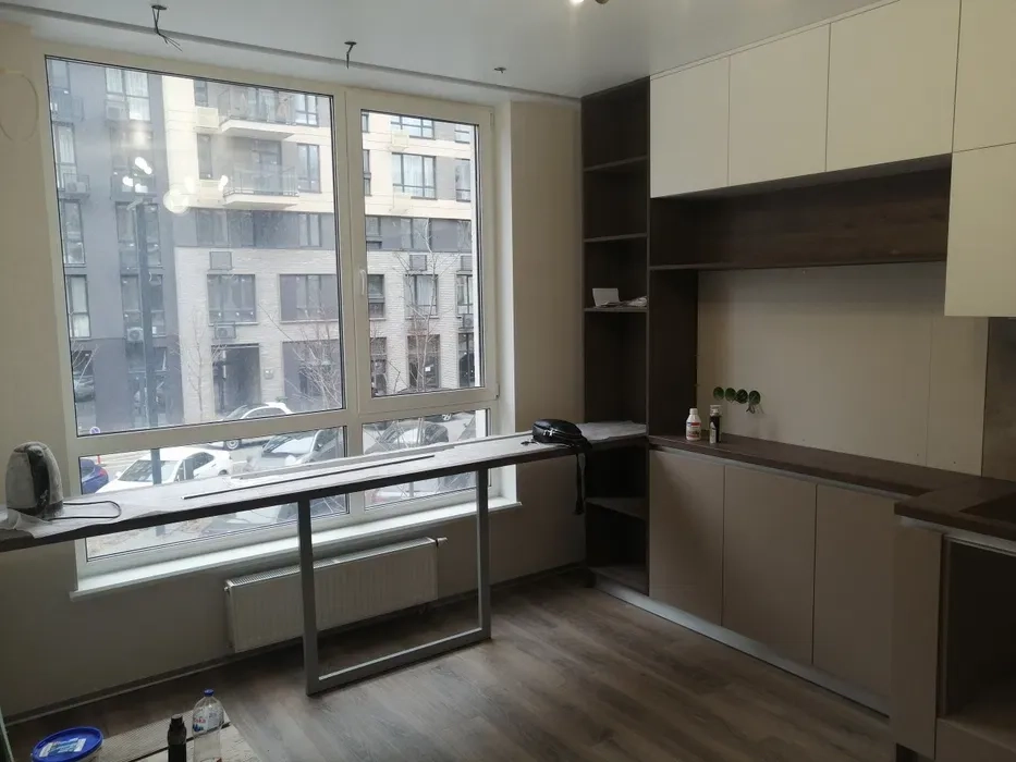 Малярні роботи, шпаклівка оконних та дверних відкосів, фарбування