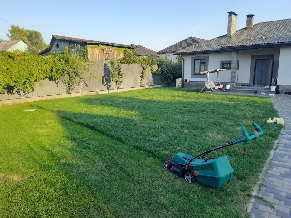 Покіс трави, газону, підживлення Осокорки, Славутич, Бортничи