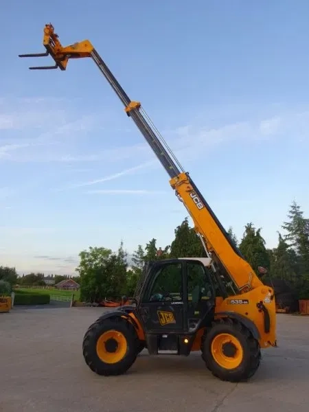 Послуги Телескопічного навантажувача. Послуги Навантажувача