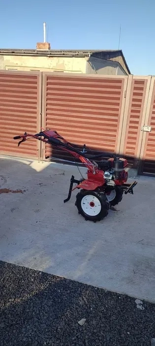 Мотоблок з фрезою