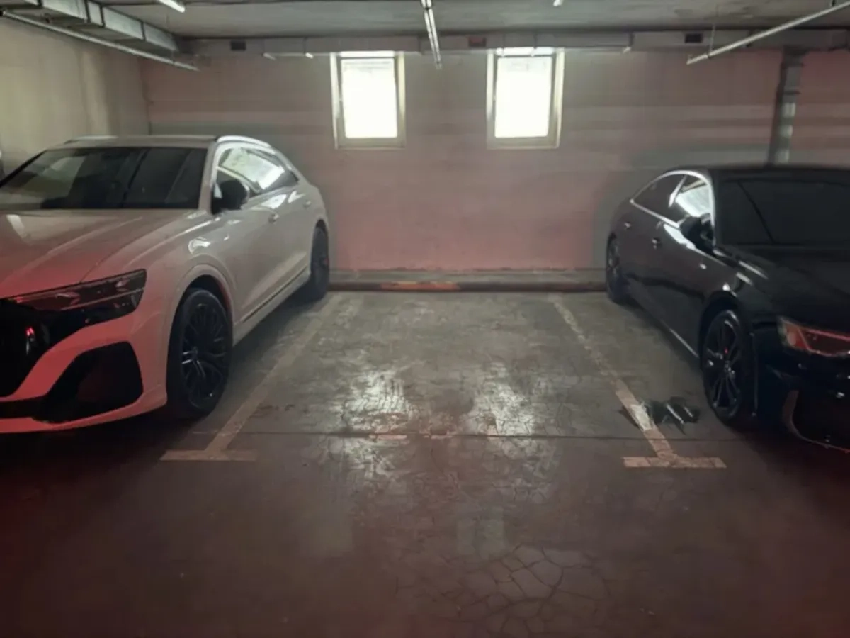 Паркомісце в підземному паркінгу