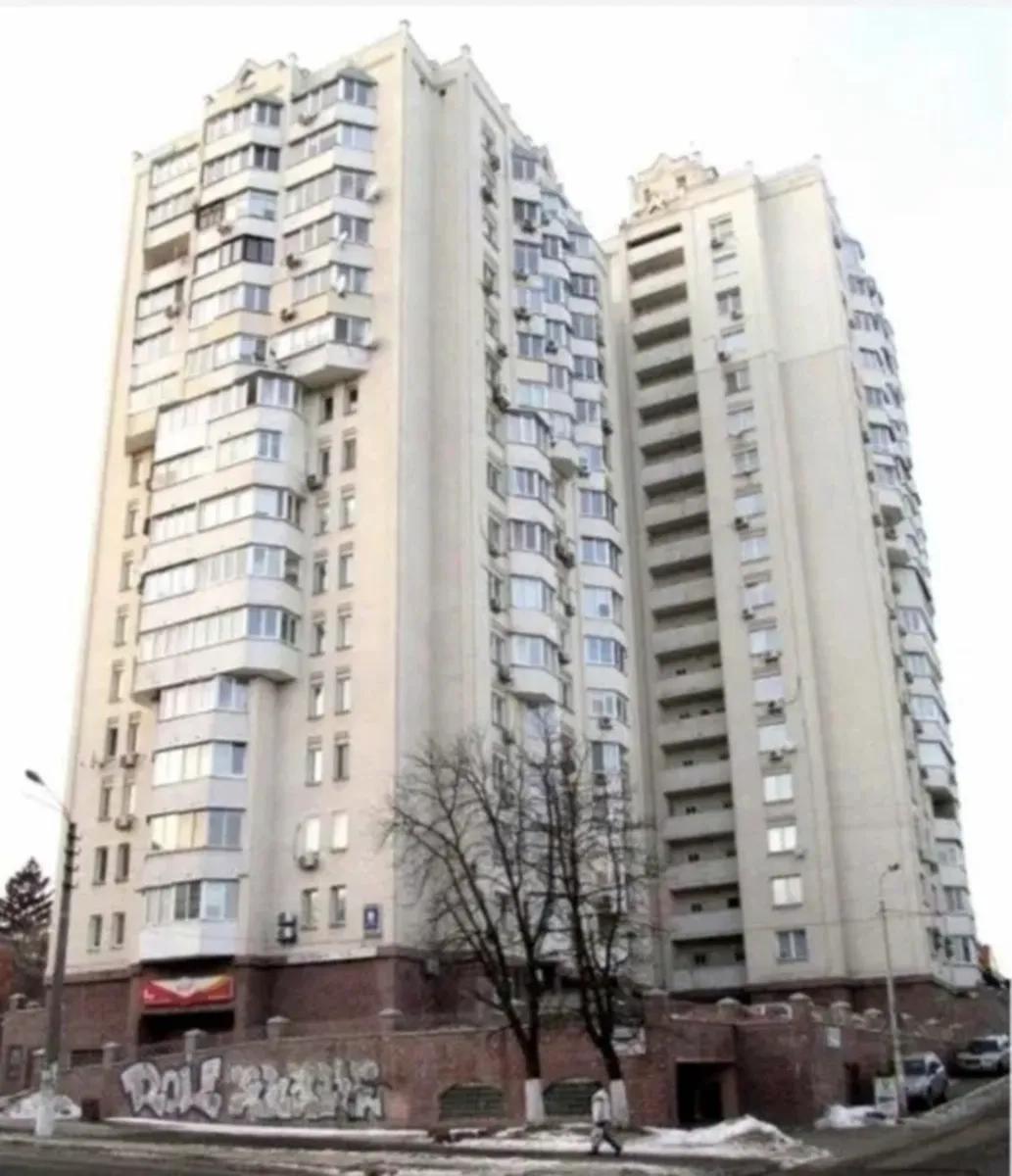 Паркомісце в підземному паркінгу