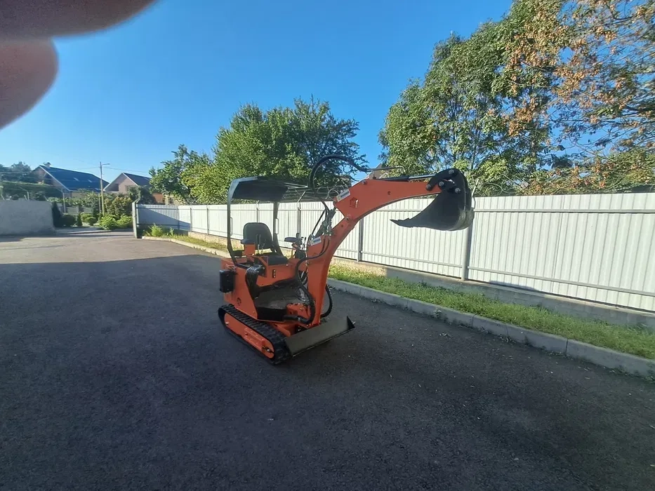 Мініекскаватор .Компактний і маневрений -для важкодоступних місць!