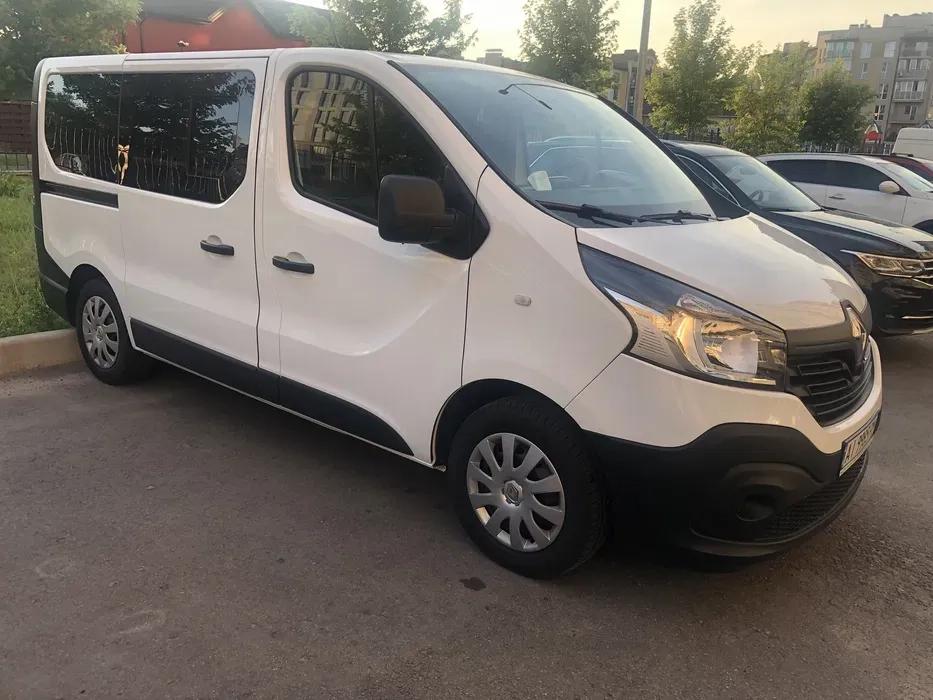 Мікроавтобус Renault Traffic