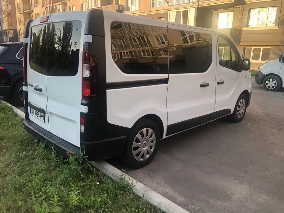Мікроавтобус Renault Traffic