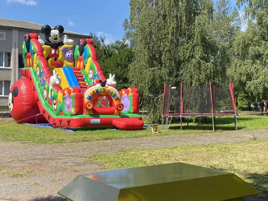 Виїзне дитяче містечко надувна гірка горка батут тир вата атракціони