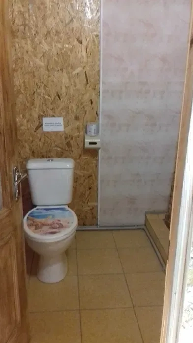 Будинок біля річки