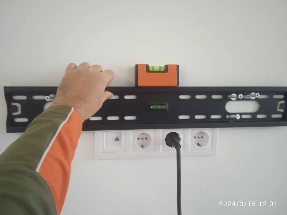 Установка телевізора на стіну в Одесі, монтаж ТВ Одеса, всі райони