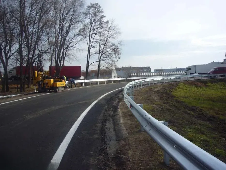 Професійний монтаж та ремонт бар'єрного огородження.