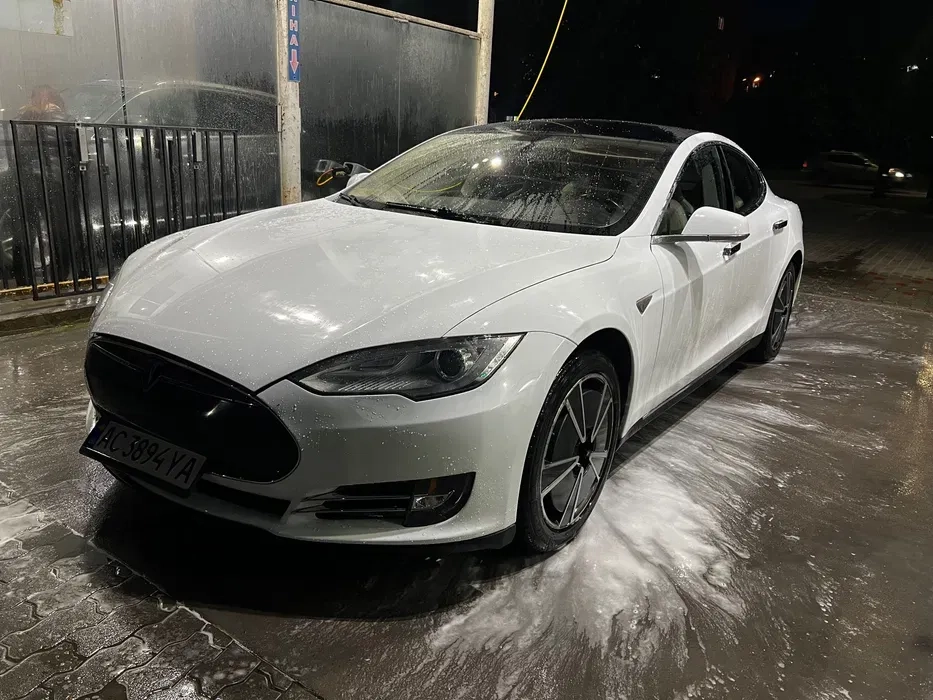 Tesla model S