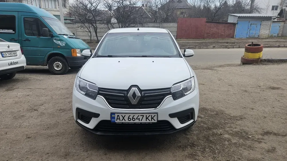 Автомобіль під таксі або для особистих цілей.