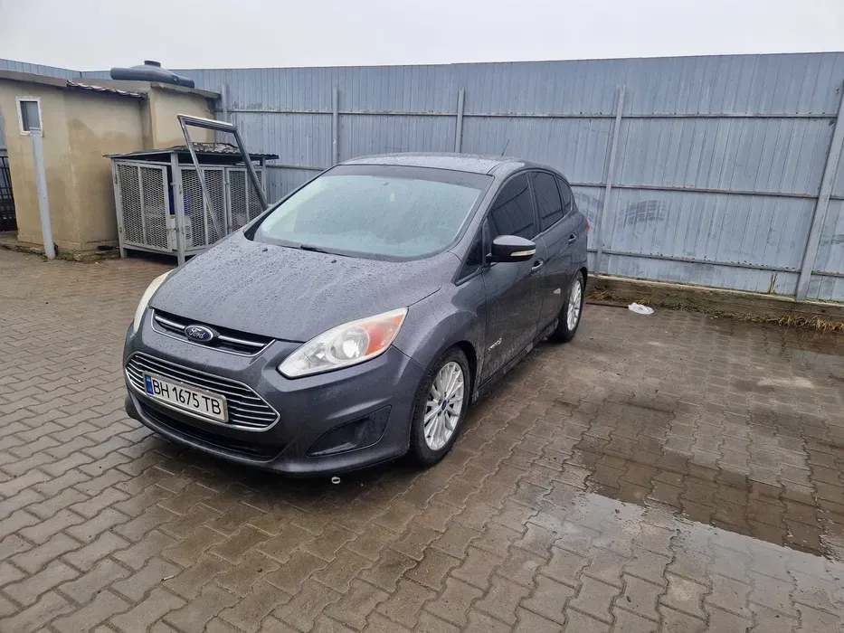 Ford C-Max Hybrid 2015. Економне авто