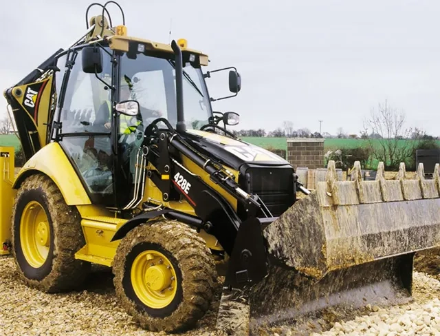 Риття котлованів та зливних ям. Послуги екскаватора-навантажувача, планування території.