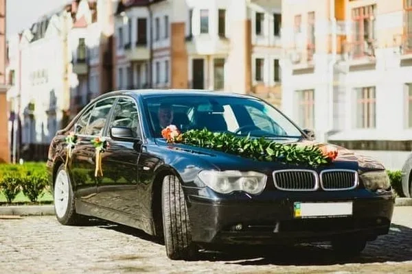 118 Авто на весілля BMW 745L чорний