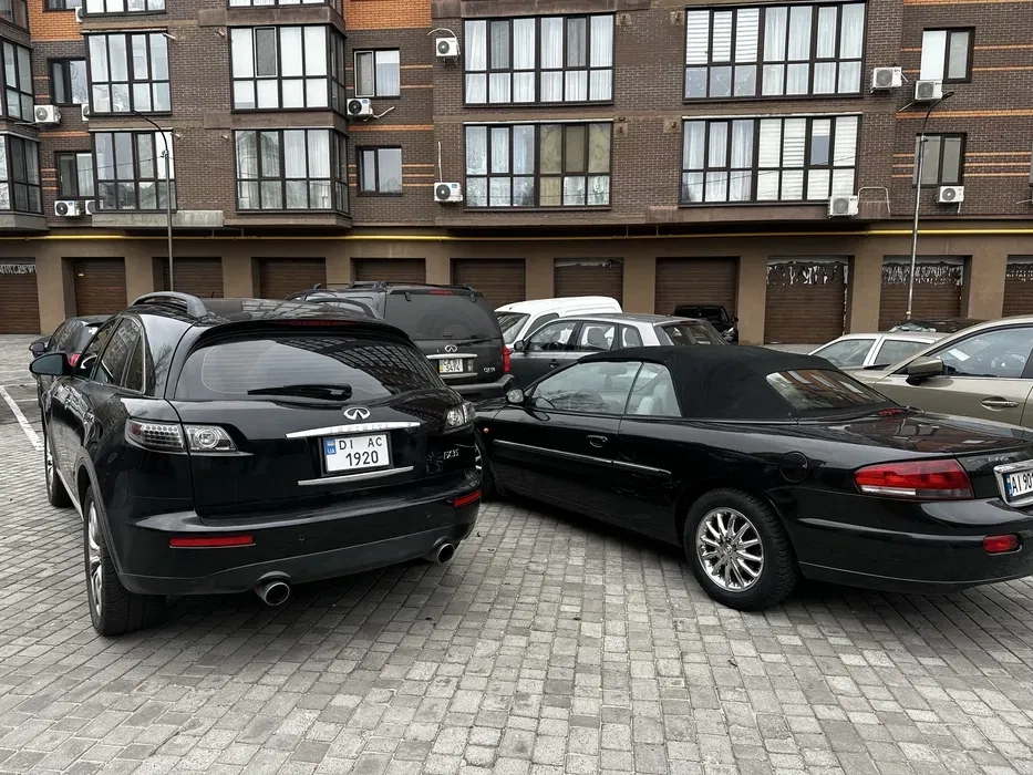 Автомобіль Infiniti FX35 - надійно, швидко