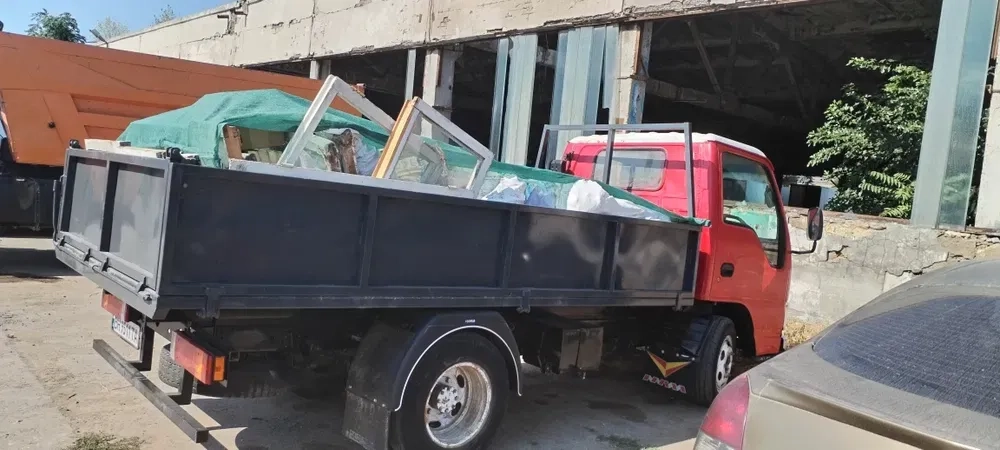 Вивезення сміття. Перевезення доставка вантажу 3,5 тонн. Самоскид газель