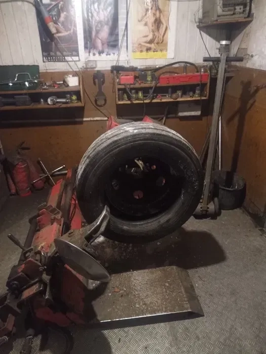 Професійний шиномонтаж ВАНТАЖНИХ (ТІR) та тракторних шин.