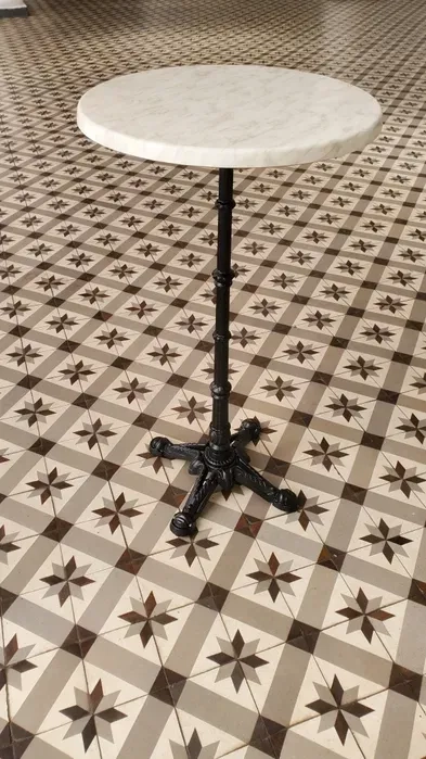 Стильні Барні Столи та Високі Коктейльні Столики для Вашого Свята під Ключ!