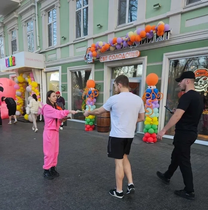 Услуги промоутеров в Одессе: качественная раздача флаеров и листовок!