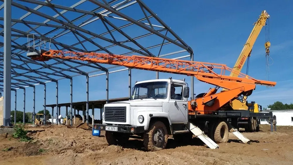 Послуги автовишки ап 17, маніпулятора. Обрізання дерев.