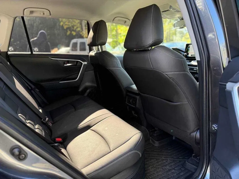 Подобова Toyota Rav4 Hybrid 2023