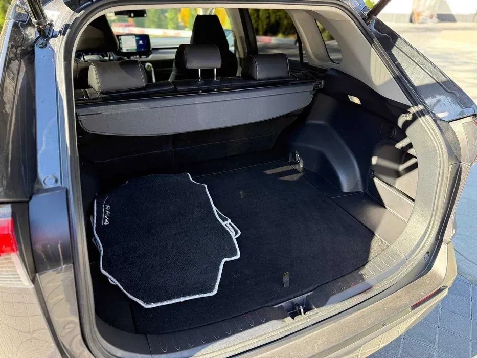 Подобова Toyota Rav4 Hybrid 2023